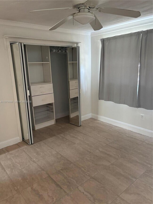 Building Photo - 729 NE 2nd Ct