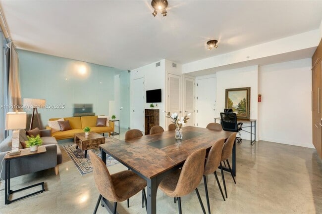 Building Photo - 250 NW 24th St