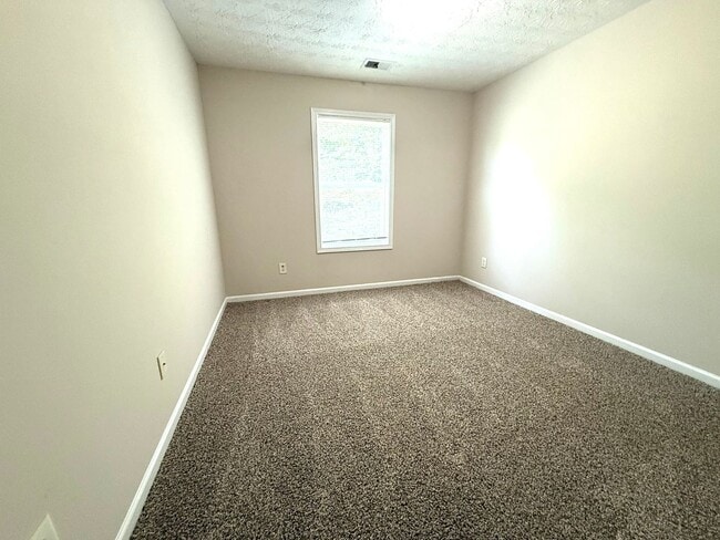 Building Photo - Welcome to this charming 3 bedroom, 2.5 ba...