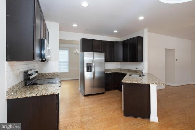 Building Photo - 327 Sydney Ln