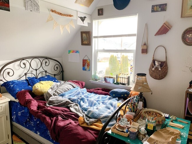 Building Photo - PRELEASE FOR JULY: 5 bdrm/2 bath near WWU and Downtown!