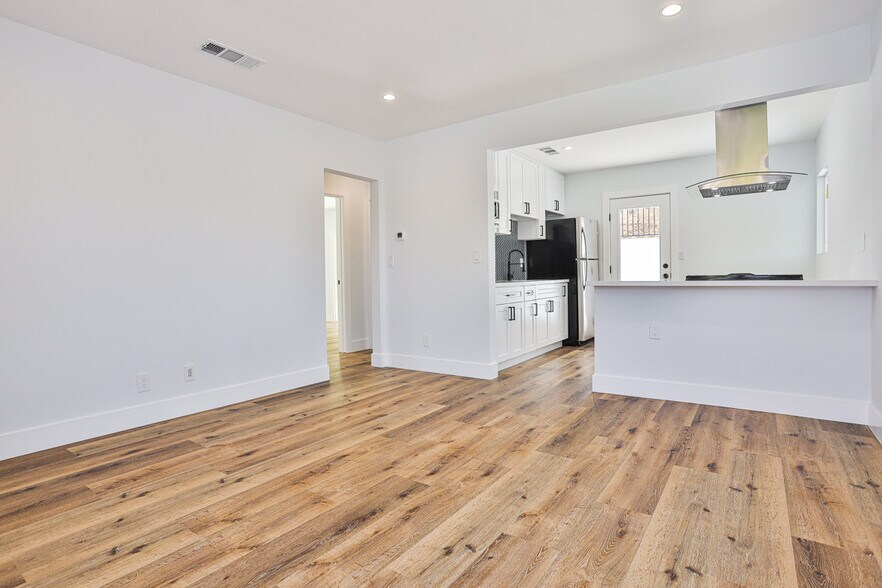 Building Photo - 1425 El Paso Dr