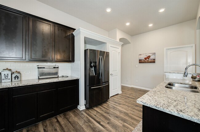 Building Photo - 2125 Stubbs Dr
