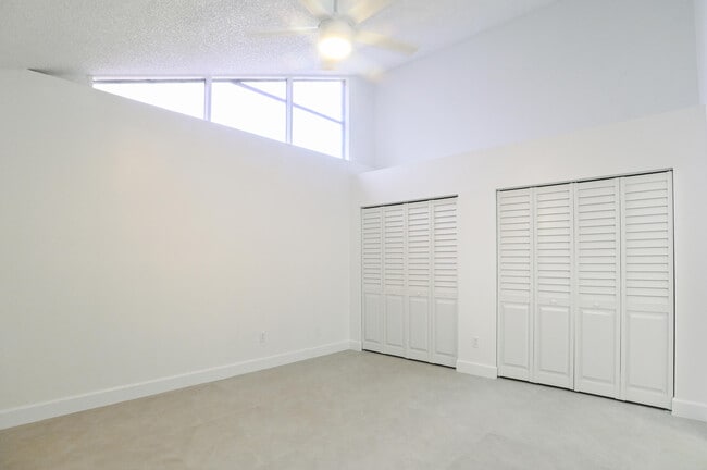 Building Photo - 1148 Summit Trail Cir