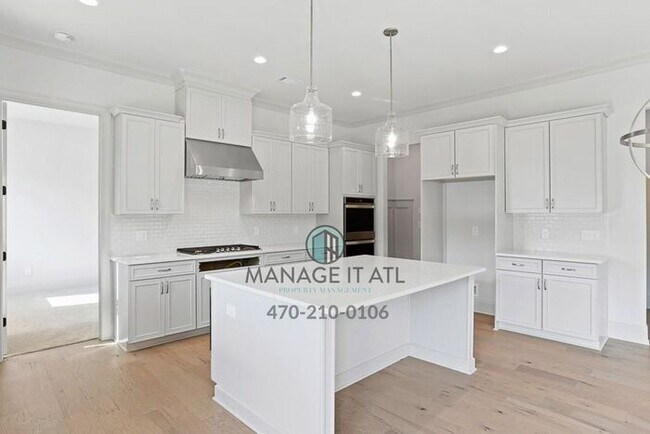 Building Photo - Beautiful 5 bedroom house in Suwanee. Lambert High School district!