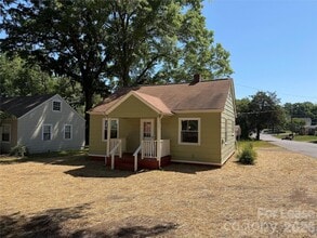 Building Photo - 704 N Miller Ave