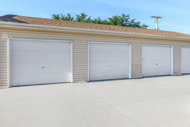 Building Photo - Cedar Grove