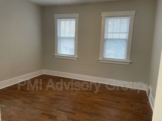 Building Photo - 2201 SW Huntoon St