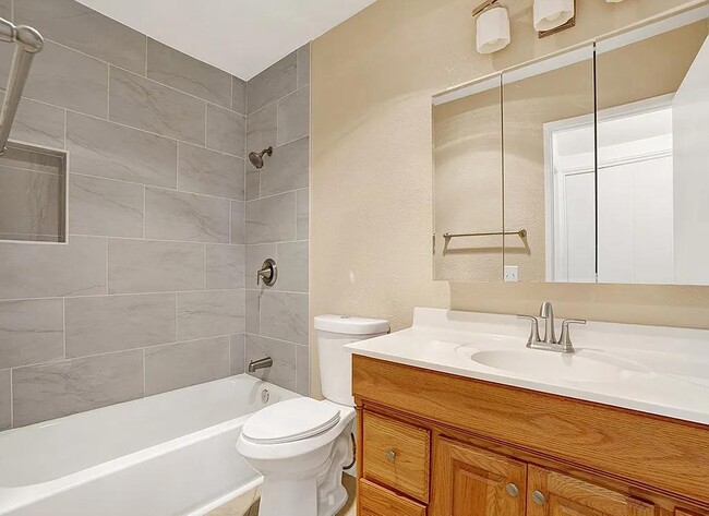 Building Photo - 16879 Bluewater Ln