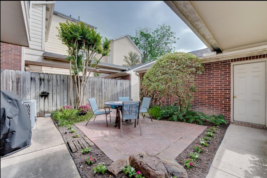 Building Photo - 2307 Huldy St