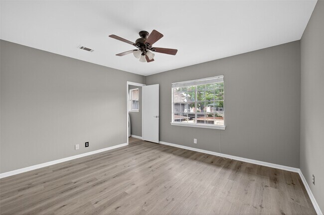 Building Photo - 2109 Lander Ln
