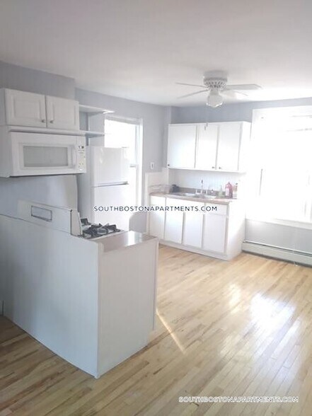 Building Photo - 4 Barrett Ave