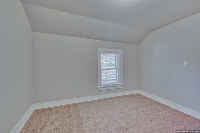 Building Photo - 581 Mt Vernon St