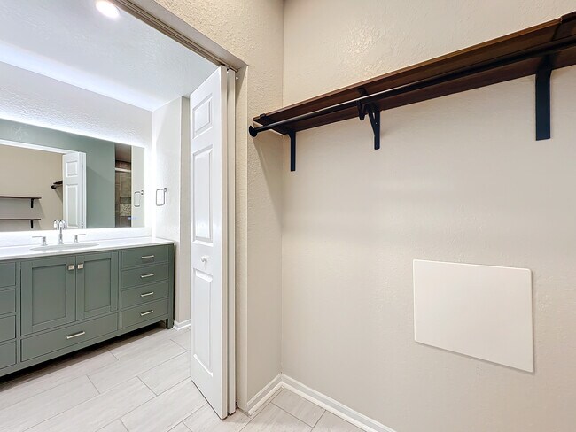 Building Photo - 13103 Mulberry Park Dr