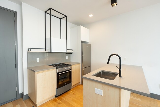 Building Photo - 424 Arlington Ave