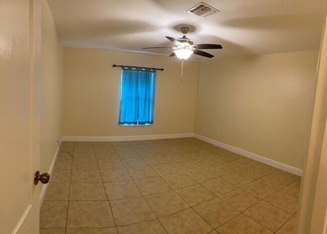 Building Photo - 1900 Kismet Pkwy W