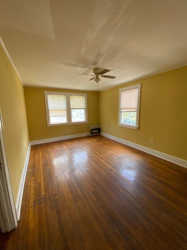Building Photo - 2211 1/2 Oceola Drive