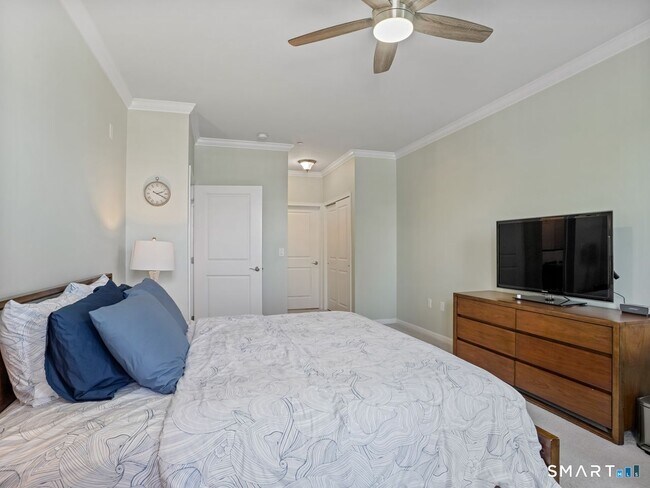 Building Photo - 302 Center Meadow Ln