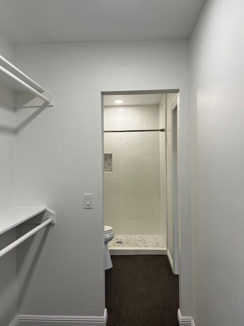 walk n closet - 1259 Bluegrass Rd