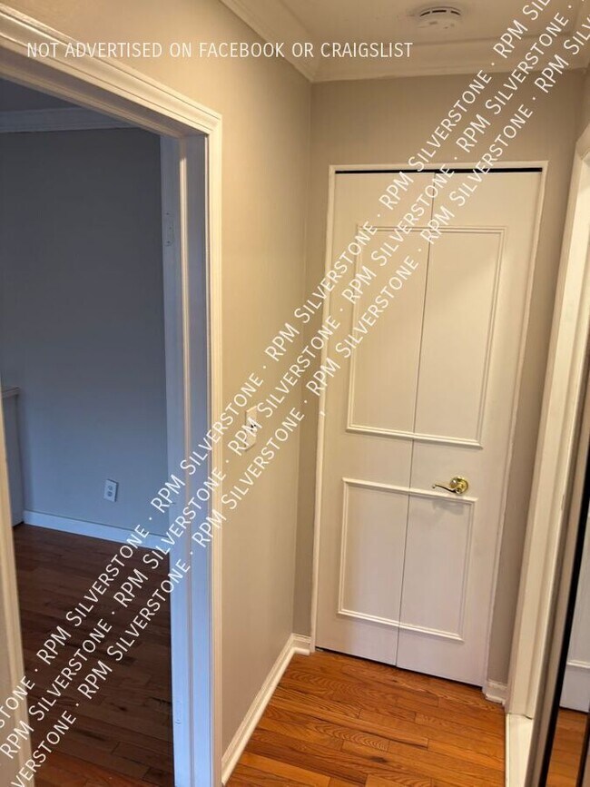 Building Photo - 801 Plate St