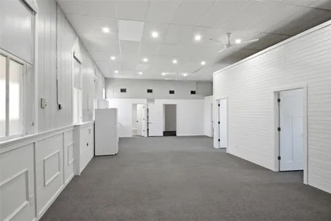 Building Photo - 104 E Barker St
