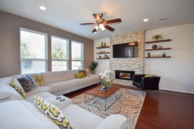 Building Photo - 6427 Addlestone Ridge Ln