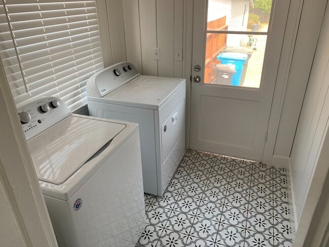 Building Photo - Updated, One of a Kind 2 Bed / 1 Bath Home...