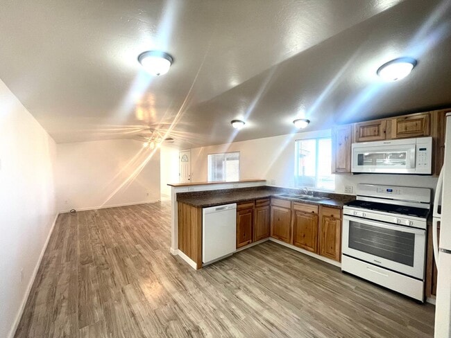 Building Photo - 3 bedroom in Chino!