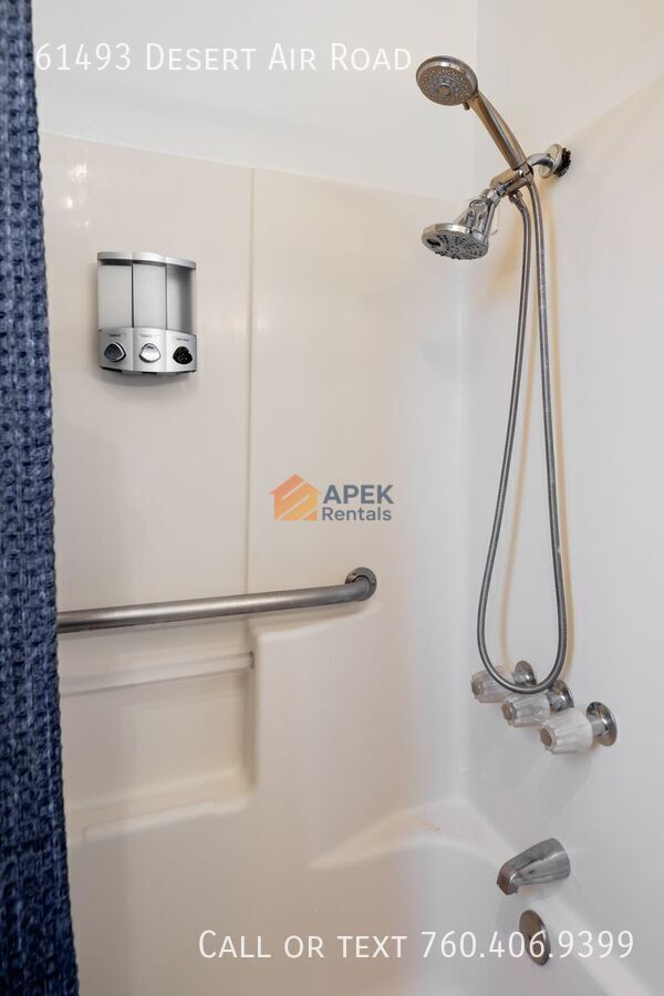 Building Photo - 61493 Desert Air Rd