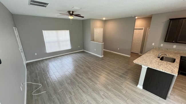 Building Photo - AWESOME 3 Bedroom, 2 Bathroom Home in Beautiful Palm Bay!!