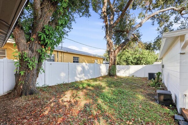 Building Photo - 2802 W North A St