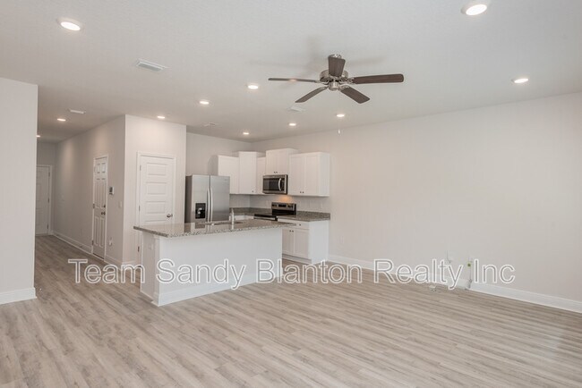 Building Photo - 8706 Meadow Flower Ln