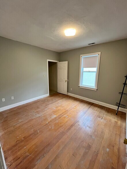 Building Photo - 16 Vale St