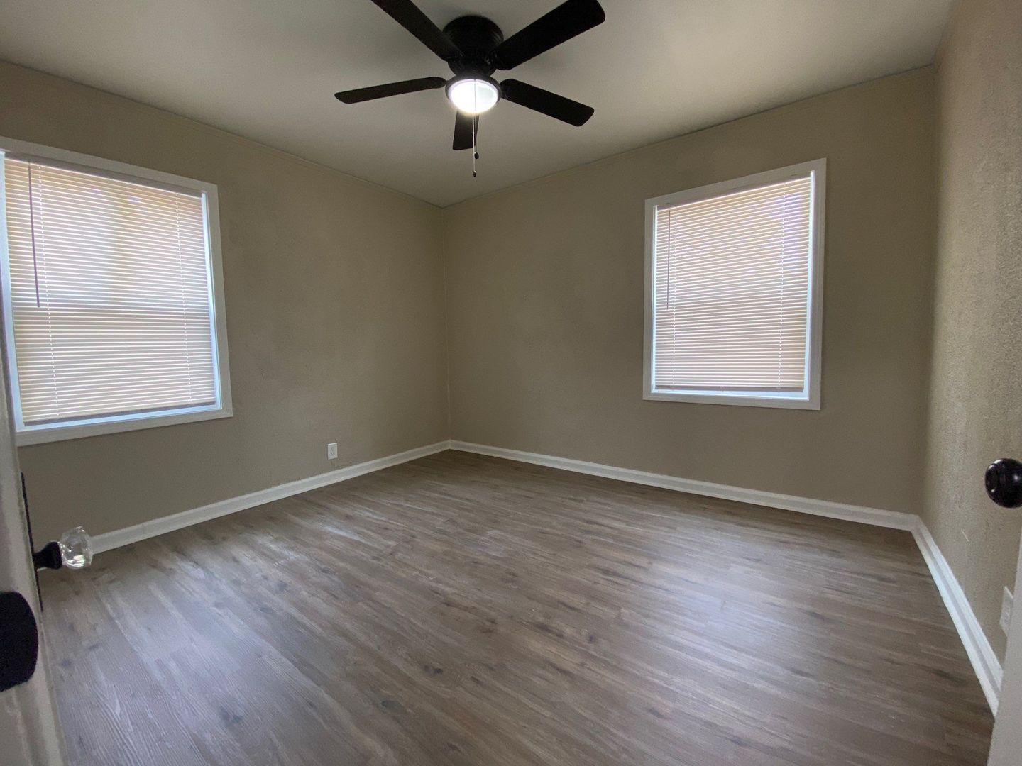 Building Photo - This beautifully updated 3-bedroom, 1-bath single-family home is ready for move-in!