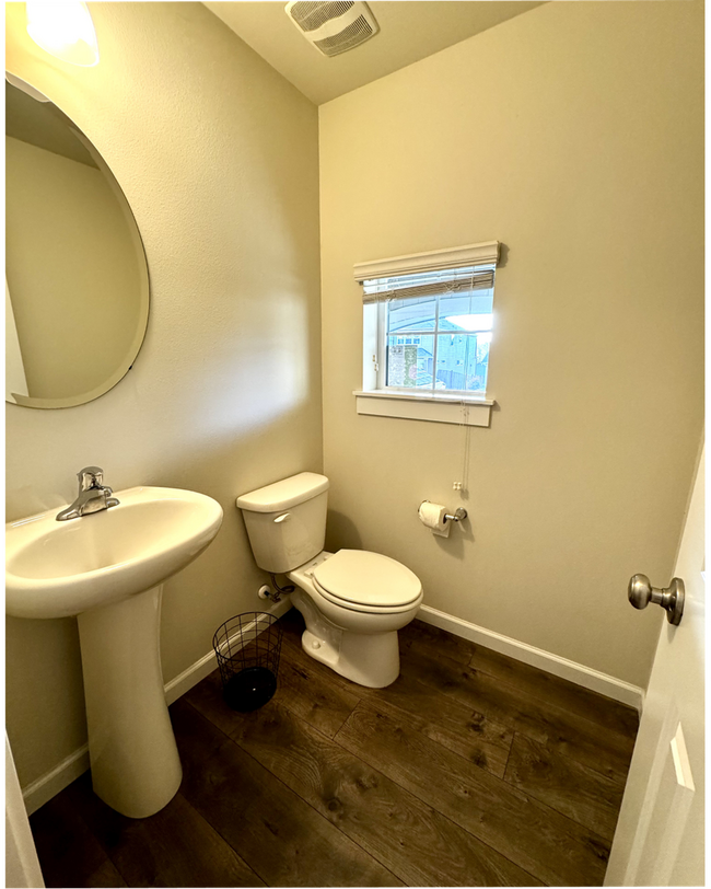 Building Photo - Charming 4-Bedroom Home in the Heart of University Place