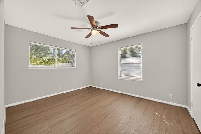 Building Photo - 5418 Darnell St