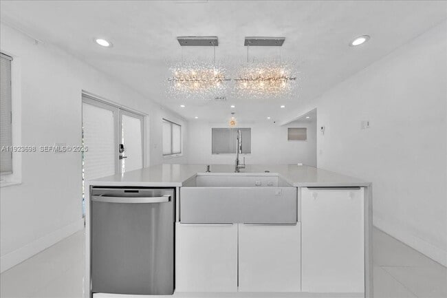 Building Photo - 348 Palm St