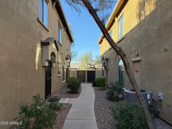 Building Photo - 2150 E Bell Rd