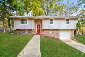 Building Photo - This 4 Bedroom Home in Irondale