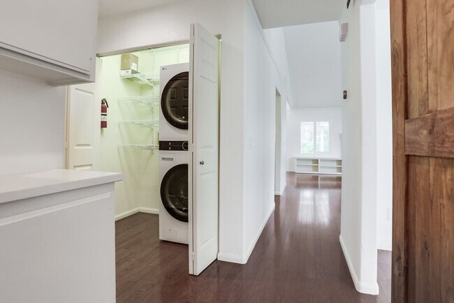 Building Photo - 3 bed, 2 bath Single Family Home in North ...