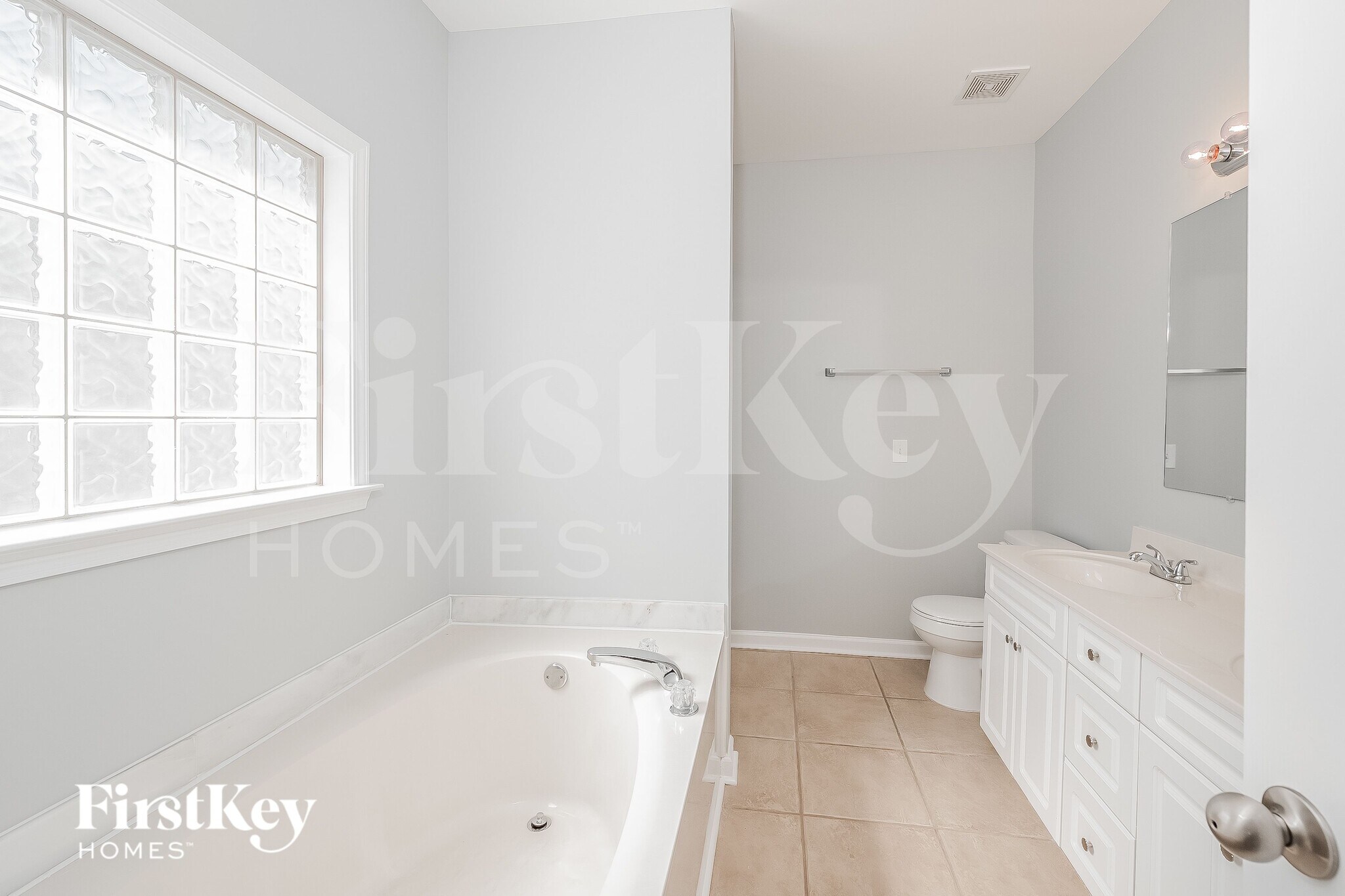 Building Photo - 1256 Washington Dr