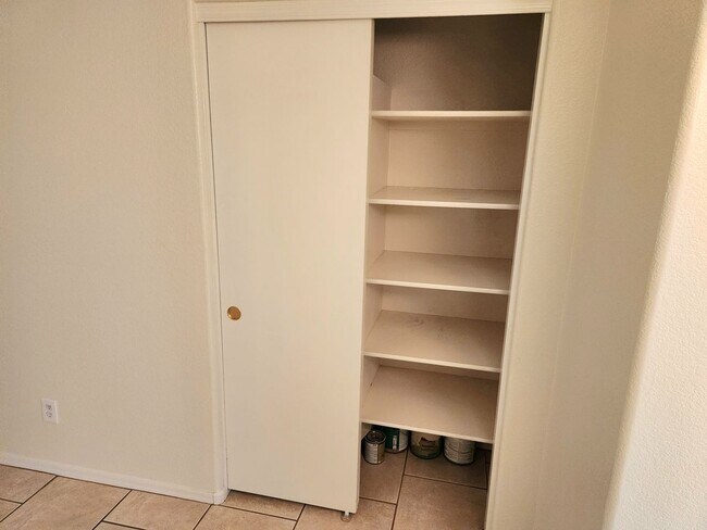 Building Photo - Rental Home Available in Surprise!