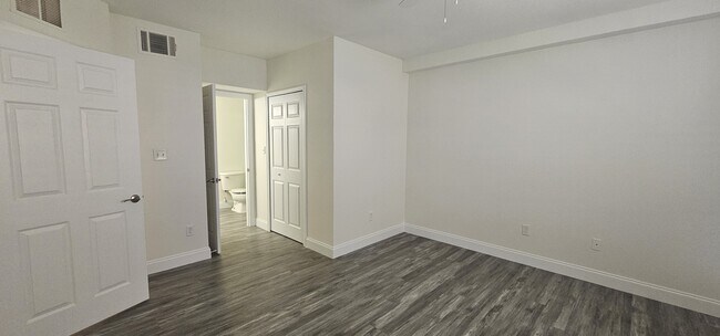Building Photo - 521 Villa Del Sol Cir