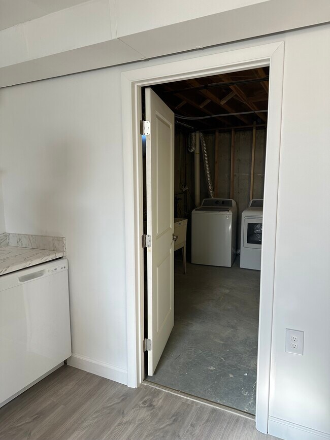 Building Photo - 10944 Larry Dr