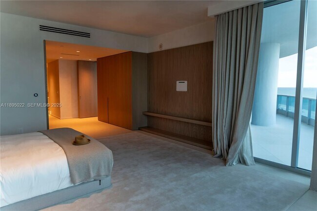 Building Photo - 5959 Collins Ave