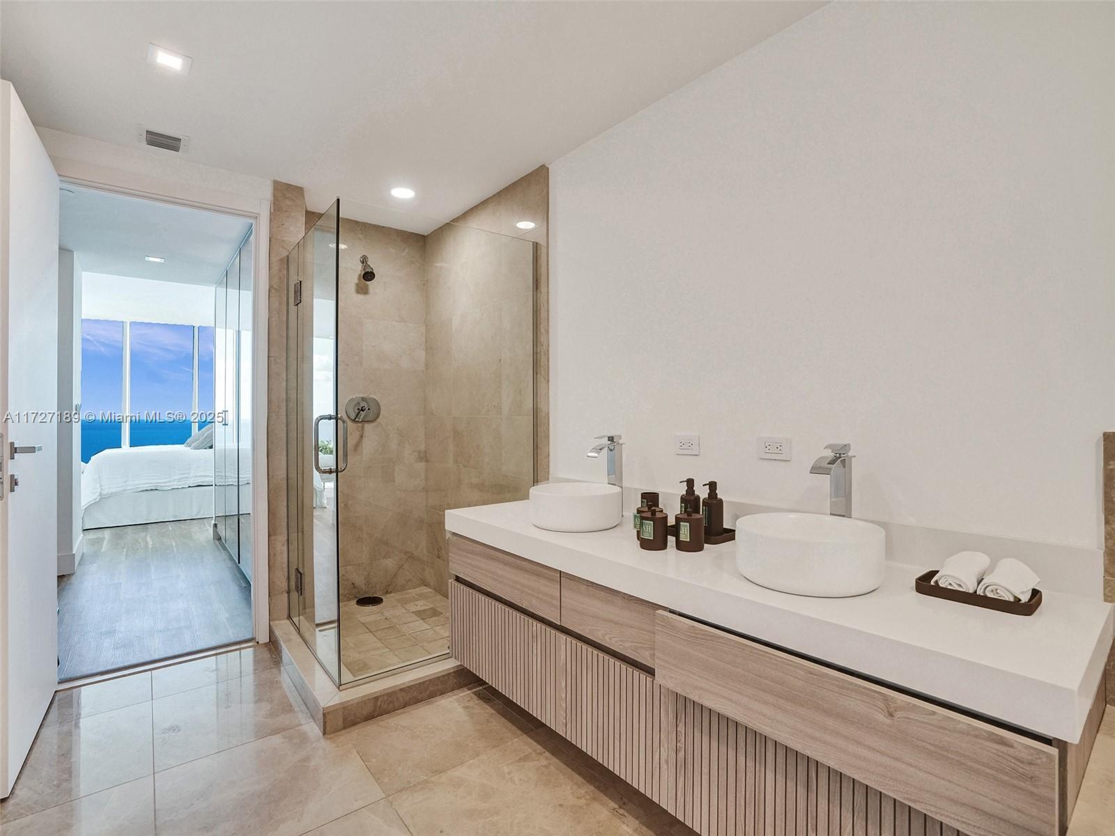 Building Photo - 17001 Collins Ave