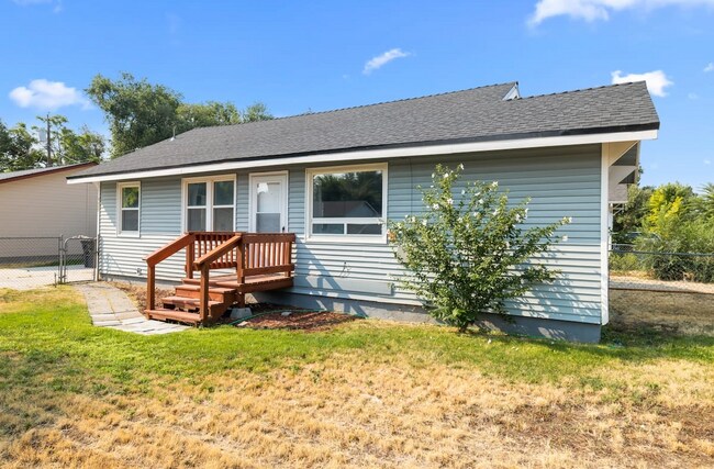 Building Photo - 1905 5th St S