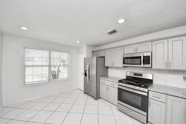 Building Photo - 8026 Big Oak Trail Dr