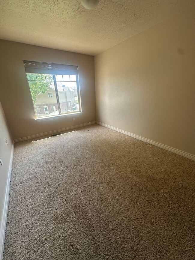 Building Photo - Beautiful South Jordan Home!!!