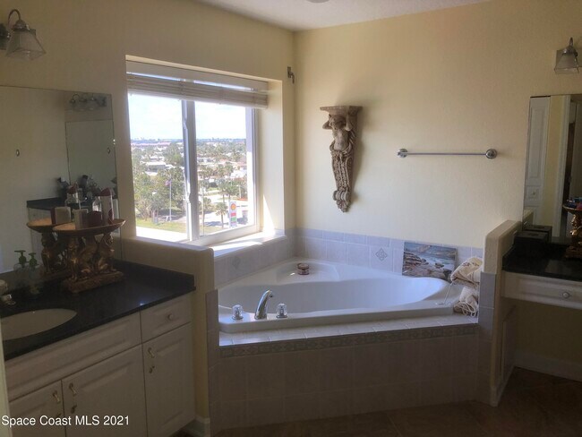 Building Photo - 2075 Jimmy Buffett Mem Hwy